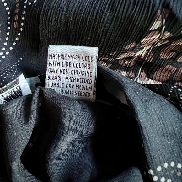 Keneth Too! Sheer Floral Petites Top - Picture 5 of 8